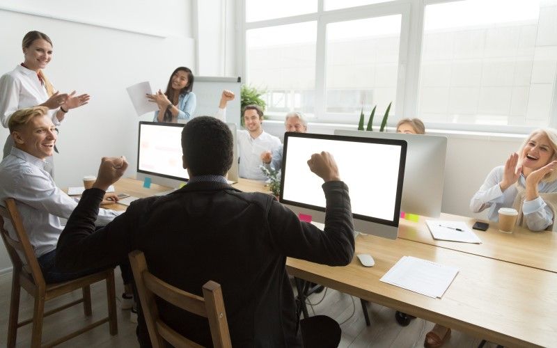 nhân viên thái độ tốt