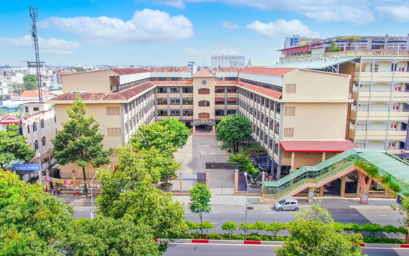 Trường tư thục là gì